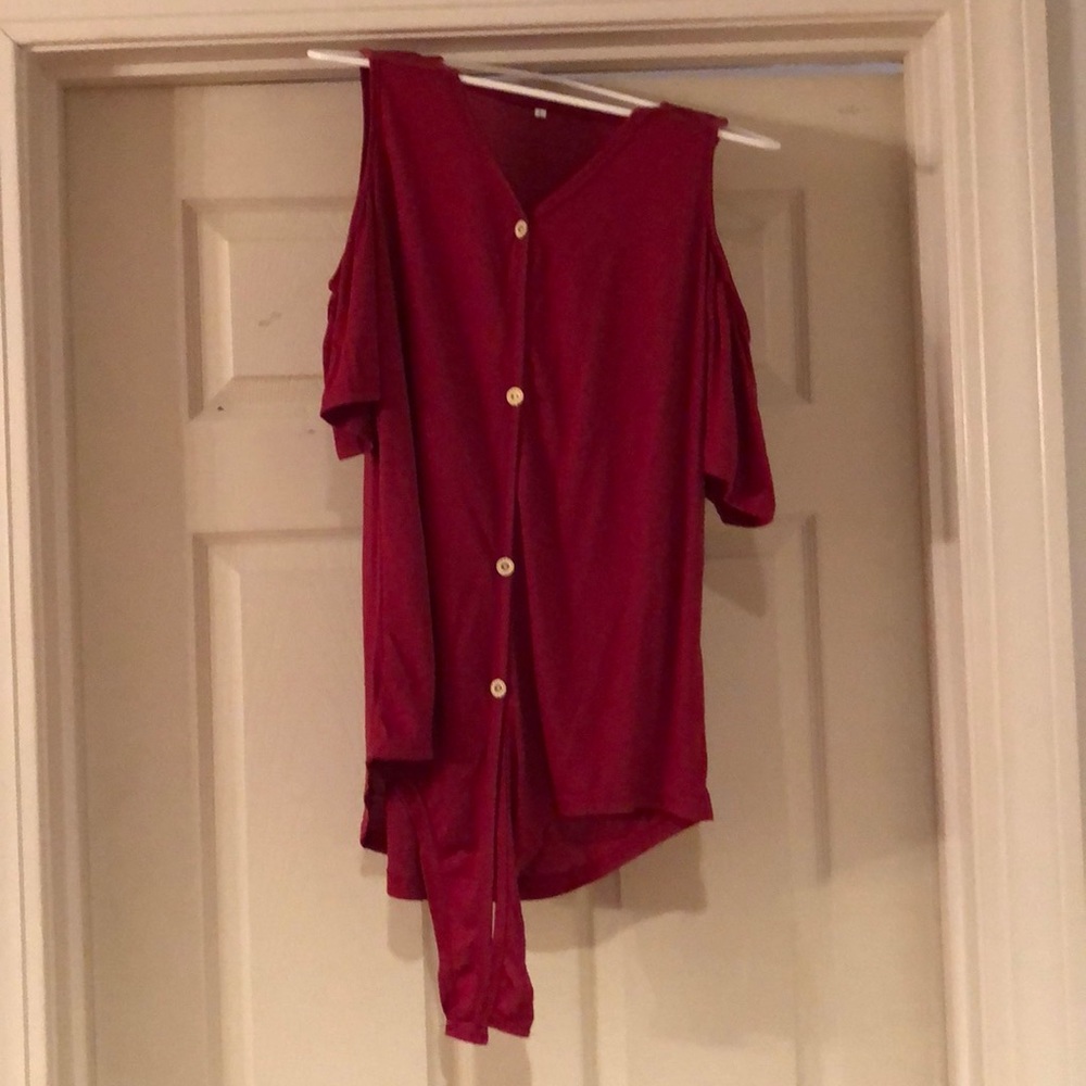 Red shoulder showing top